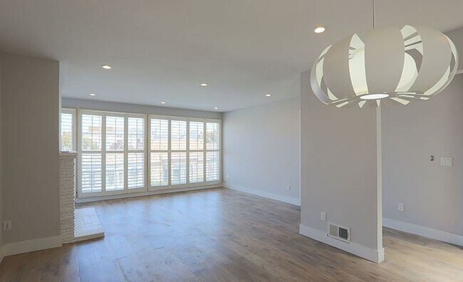 Building Photo - 269 Avila St