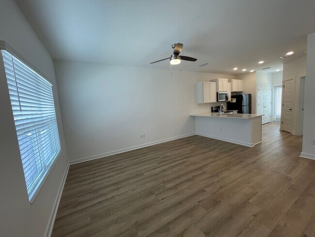 Building Photo - For Lease - 3 BR|3 BA at Tyndall Station