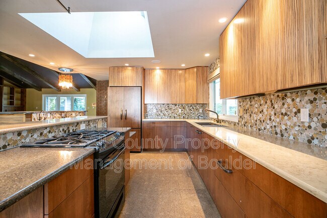 Building Photo - 240 Hopi Pl