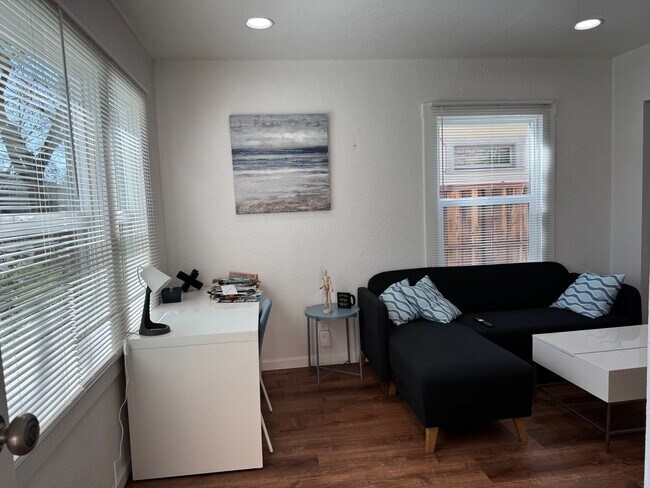 Foto del edificio - Downtown Sacramento 2 Bedroom, 1 Bath 850 sqft. Townhome for Lease.
