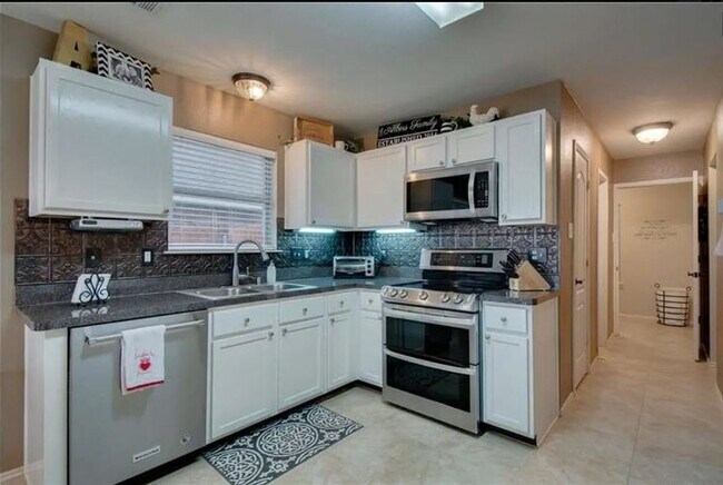 Foto del edificio - For Rent: Beautiful 3 Bedroom Home in Red Oak, TX!