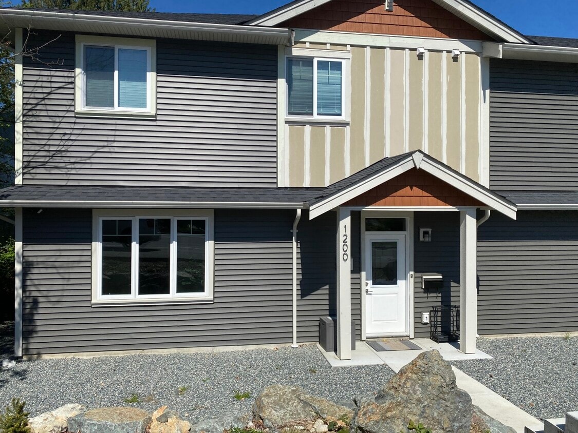 Primary Photo - 1200 Strathmore St