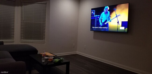 Foto del edificio - 6 br, 3 bath House - 5666 Dorothy Way 1