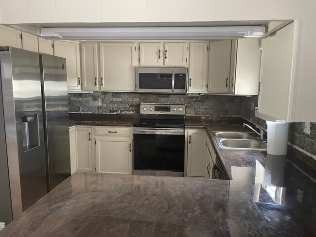 Building Photo - 615 Virginia Ct