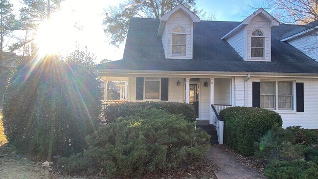 Building Photo - Harbor Club Golf Cottage - Updates Throughout