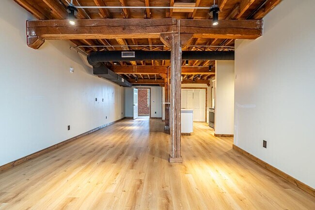 Building Photo - 453 E Main St