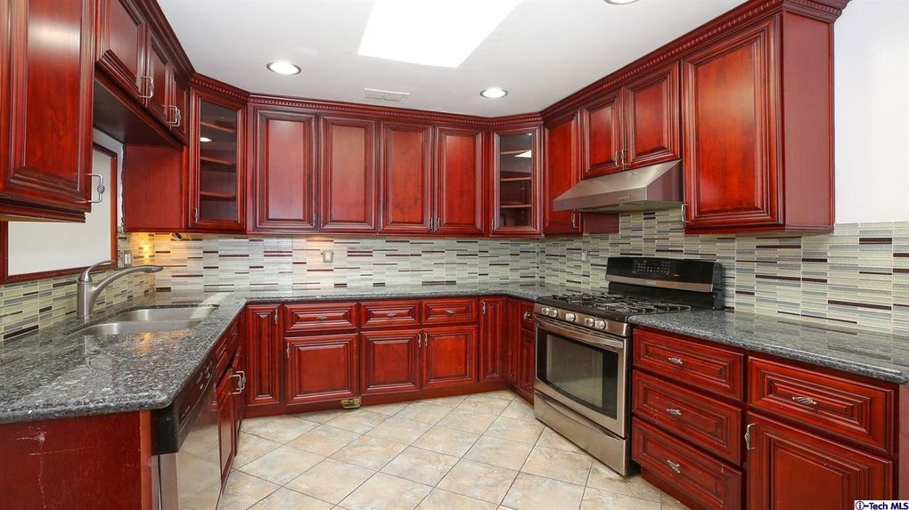Foto principal - 5825 Denny Ave