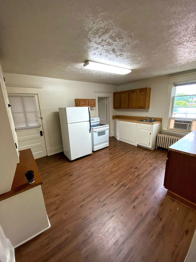 Kitchen 12x15 - 21 N Braddock St