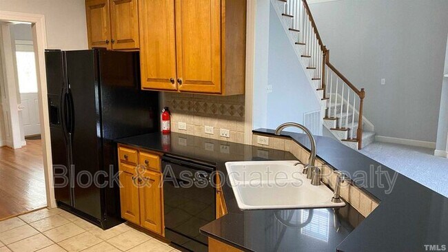 Building Photo - 1807 Castleburg Dr