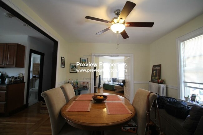 Building Photo - 22 Saybrook St