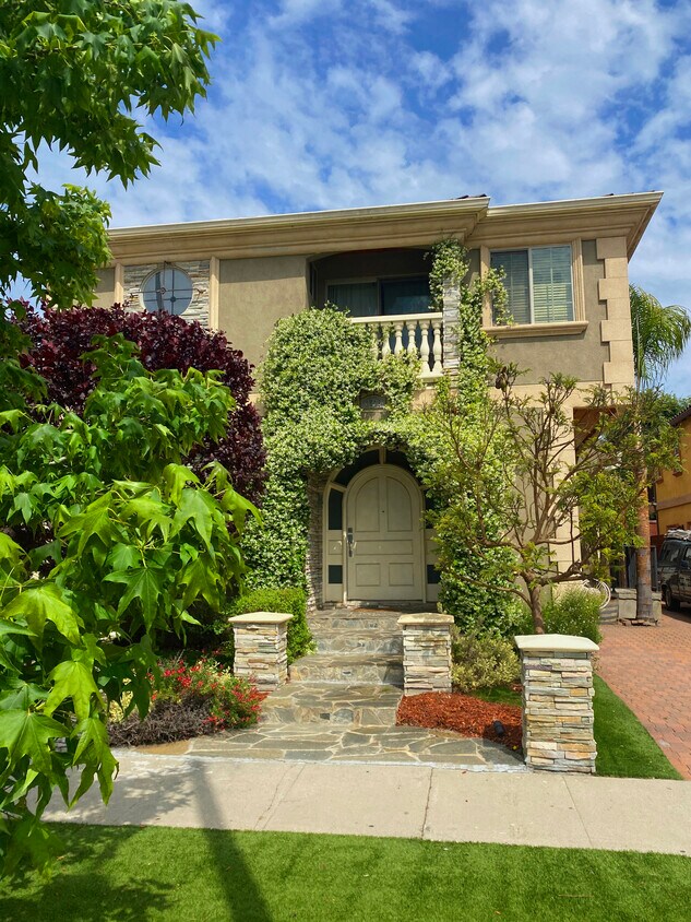 2026 2028 Clyde Ave, Los Angeles, CA 90016 Townhome Rentals in Los Angeles CA