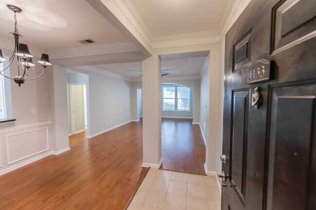 Vista de la entrada a la unidad desde la puerta principal. - 1133 Westchester Rdg NE