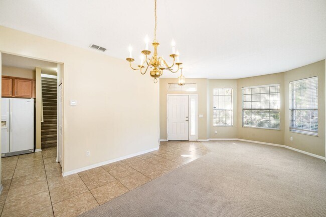 Photo - Lovely 3 Bedroom + Loft /Bedroom - 3 Baths...