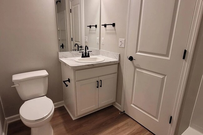 Foto del edificio - 1230 Ayla Ave