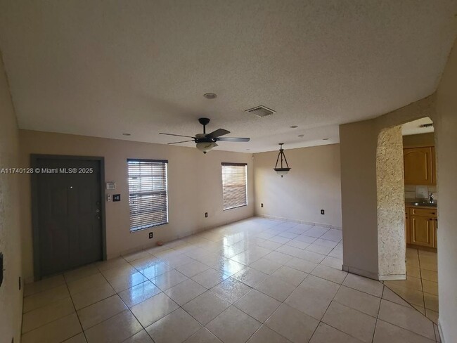 Foto del edificio - 20249 NW 27th Ct