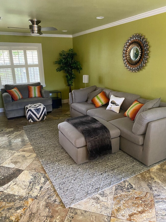 Building Photo - 3 Chimney Cross