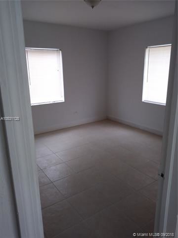 Foto del edificio - 1819 NE 182nd St