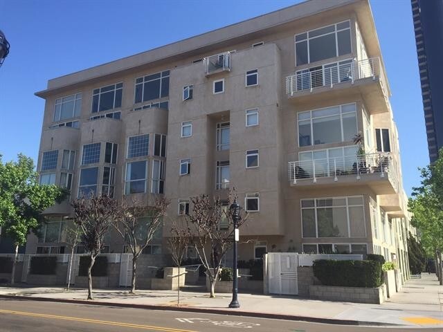 Primary Photo - 221 Island Ave
