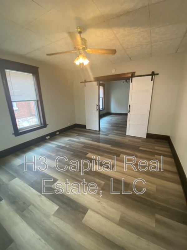 Foto del edificio - 2214 Edison Ave