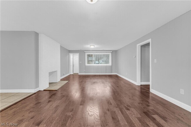 Foto del edificio - 68 Ennis Ave