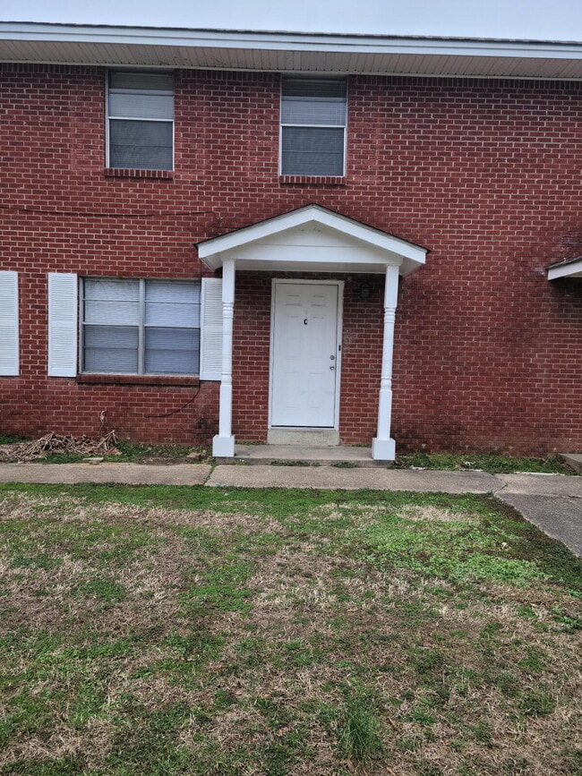 Foto del edificio - "Charming 2-Bedroom Oasis with Modern Comforts in Jonesboro!"