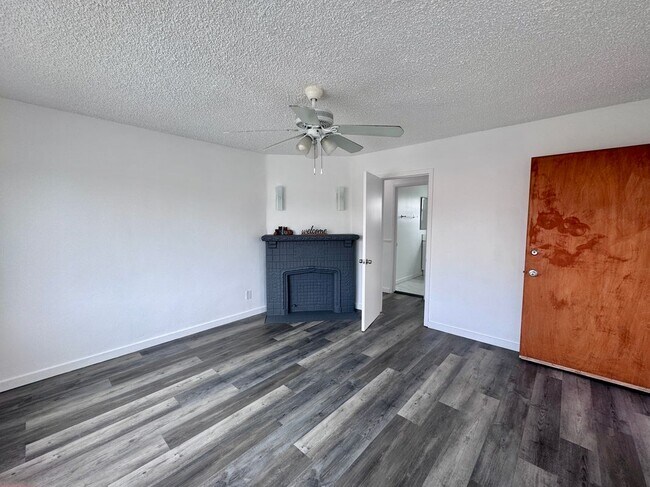 Foto del edificio - 858 W 88th St
