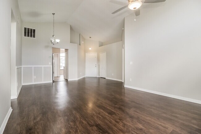 Foto del edificio - 2630 Delcrest Dr