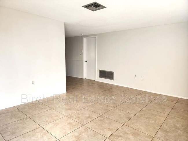 Building Photo - 1708 Springdale Dr