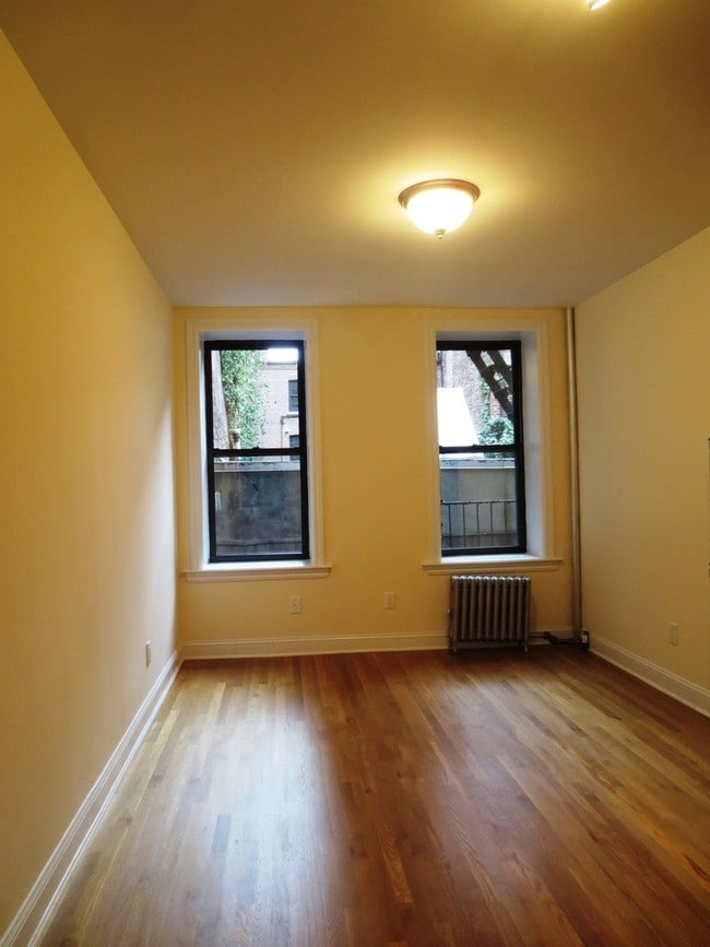 Building Photo - 129 Perry St