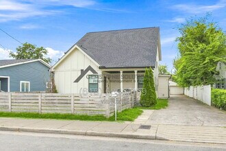 Building Photo - 1516 23rd Ave N
