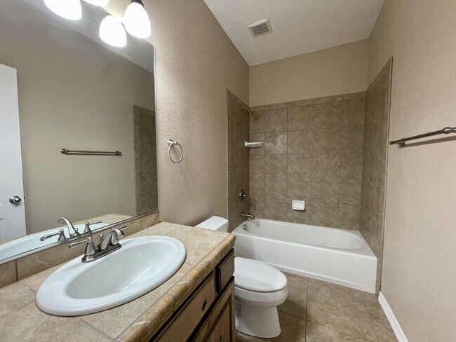 Building Photo - Golf Course Living - Gated Community of El...