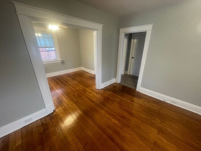 Building Photo - One Bedroom House for rent close to Riverm...