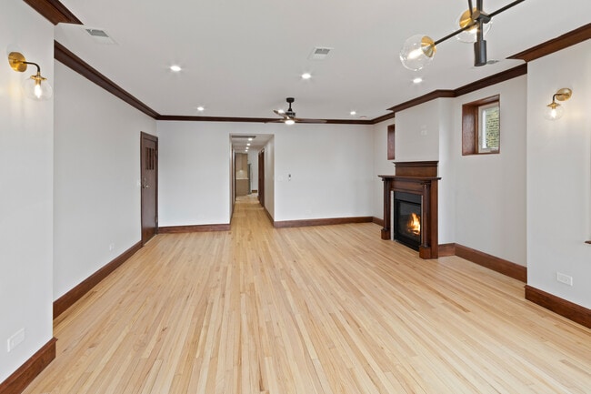 Building Photo - 4834 N Springfield Ave