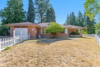 Building Photo - 12752 Roosevelt Way NE