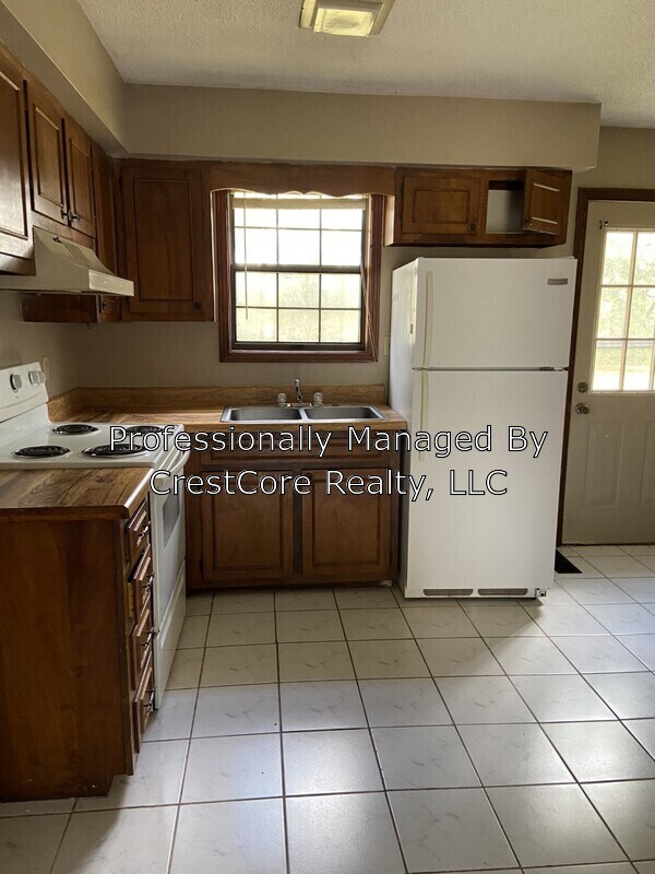 Building Photo - 116 Eastlawn Dr
