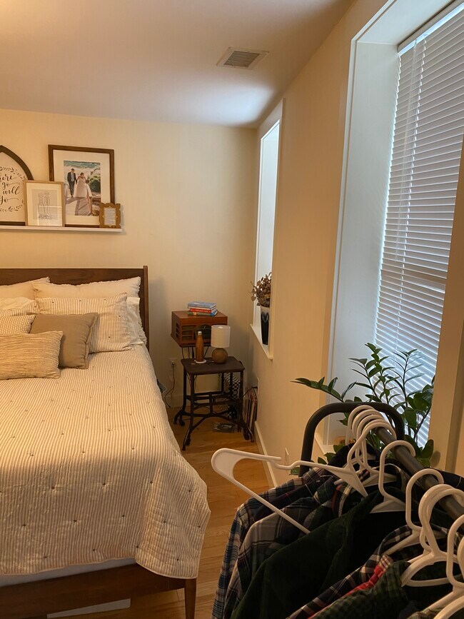 Bedroom 1 - 2025 Commonwealth Ave