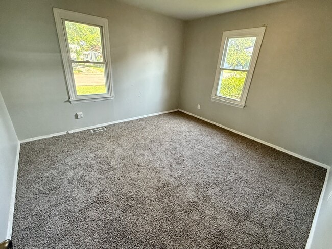 Building Photo - 1916 S Taft Ave