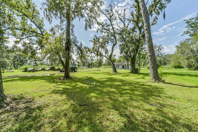 Foto del edificio - 2155 County Rd 348