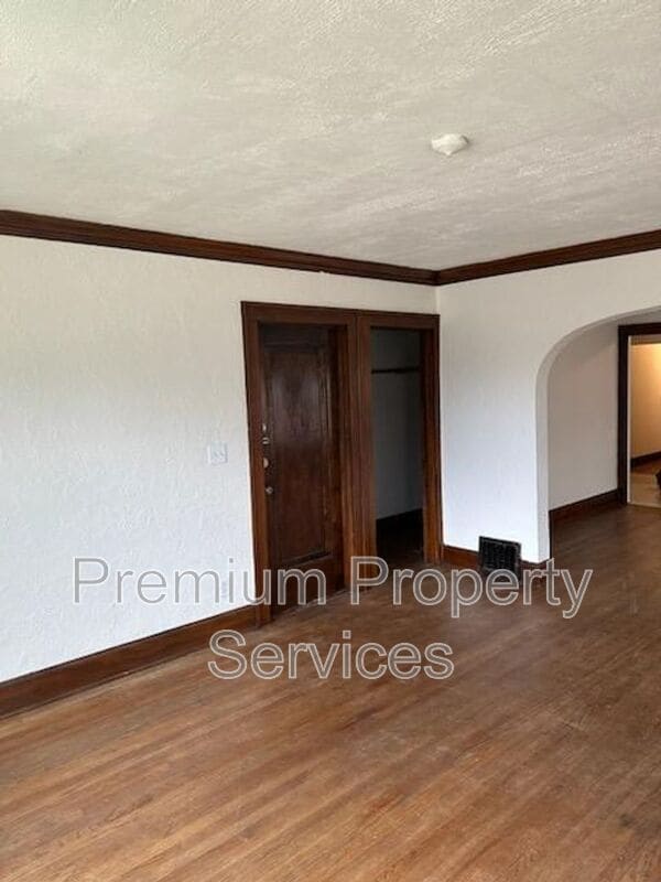 Building Photo - 2219 11th St