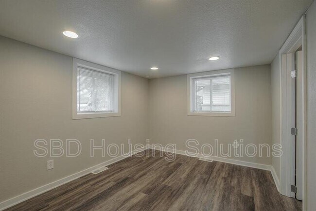 Foto del edificio - 1102 S Crisp Ave