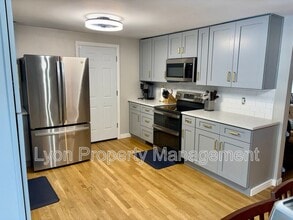 Building Photo - 128 Thurston St