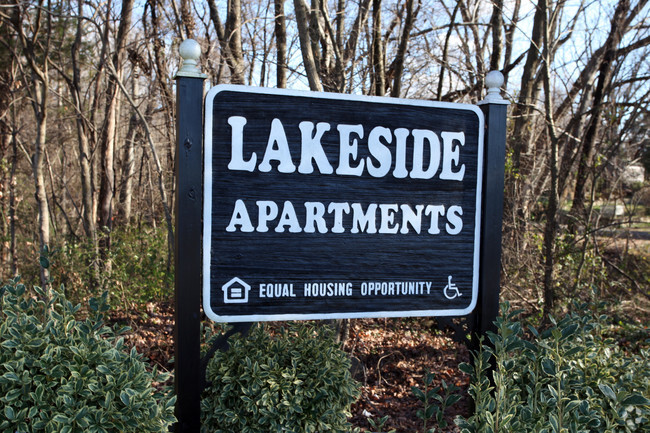 Foto del edificio - Lakeside Apartments