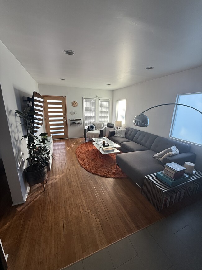 Building Photo - 4919 Klump Ave