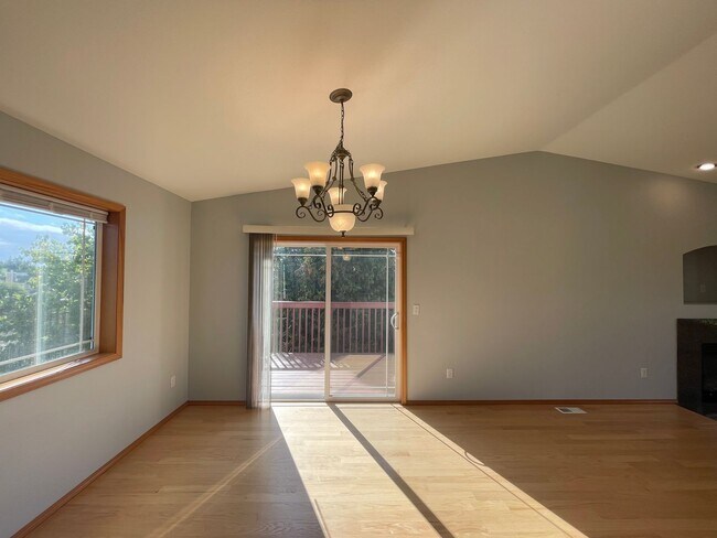 Foto del edificio - Spacious 5BR / 3BA Beacon Hill Home – 2,21...