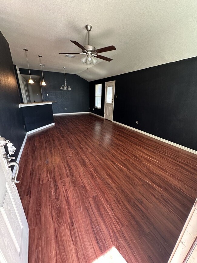 Foto del edificio - AVAILABLE NOW! (SECTION 8 ACCEPTED)