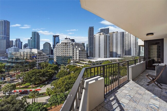 Foto del edificio - 520 Brickell Key Dr
