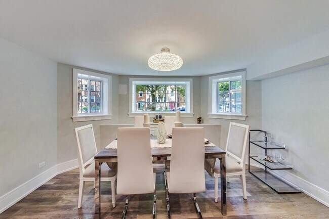 Foto del edificio - 5050 N Ridgeway Ave
