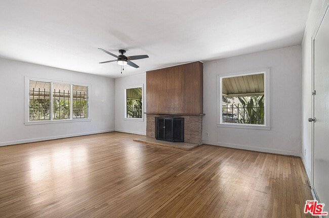 Building Photo - 832 S Citrus Ave