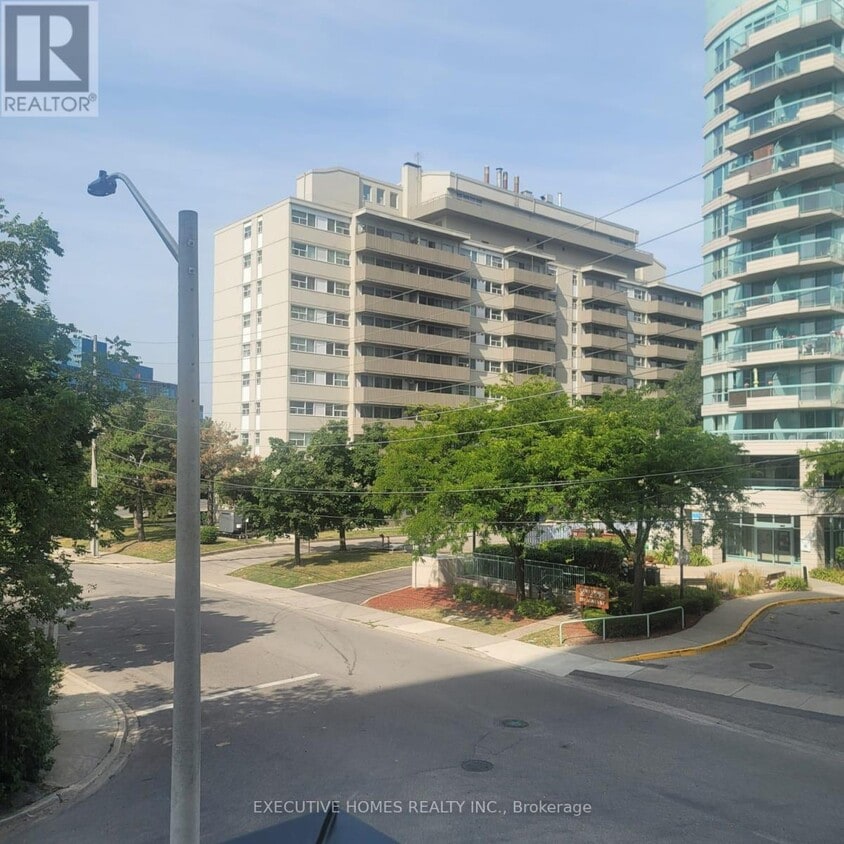 Photo principale - 220-3009 NOVAR Rd