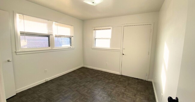 Building Photo - Spacious, remodeled 4 Bed, 2 Bath Home in ...